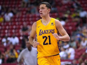 湖人旧将！猛龙官方：球队与科尔-斯威德签下一份十天合同